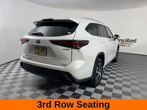 2024 Toyota Highlander Hybrid XLE
