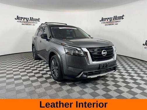 2023 Nissan Pathfinder SL
