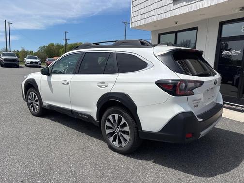 Crystal White Pearl 2025 Subaru Outback Limited