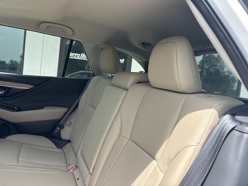 Crystal White Pearl 2025 Subaru Outback Limited