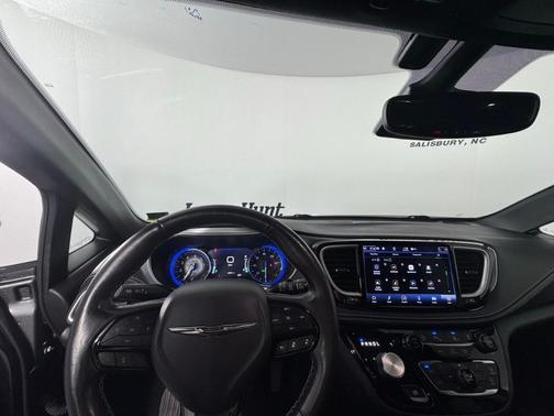 2021 Chrysler Pacifica Touring-L