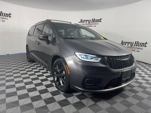 2021 Chrysler Pacifica Touring-L