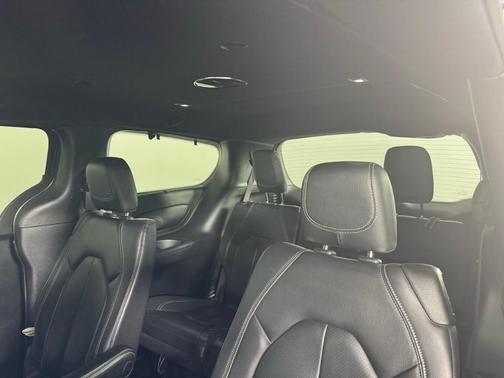 2021 Chrysler Pacifica Touring-L