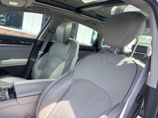Pamplona Red 2015 Hyundai Genesis 3.8