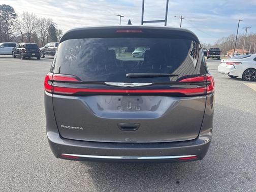 2023 Chrysler Pacifica Touring-L