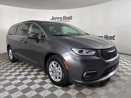 2023 Chrysler Pacifica Touring-L