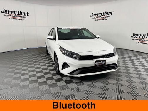 Snow White Pearl 2024 Kia Forte LXS