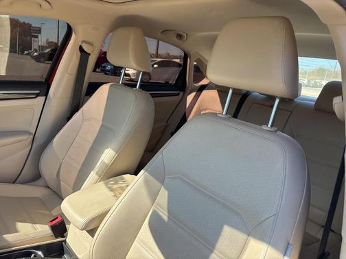 2019 Volkswagen Passat 2.0T SE R-Line