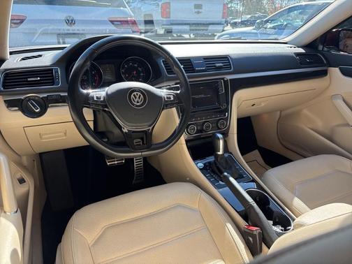 2019 Volkswagen Passat 2.0T SE R-Line