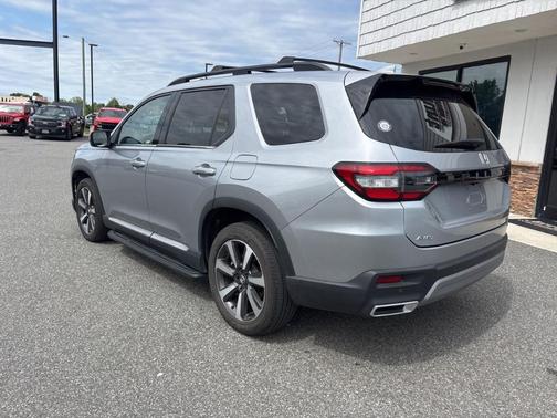 Silver 2023 Honda Pilot Touring