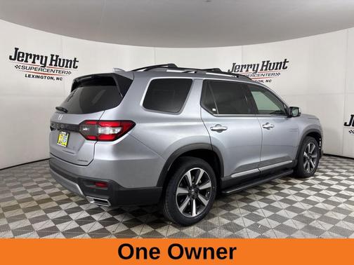 Silver 2023 Honda Pilot Touring