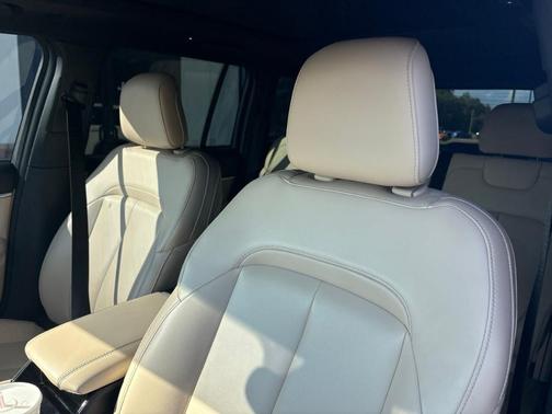 Bright White Clearcoat 2023 Jeep Grand Cherokee Limited