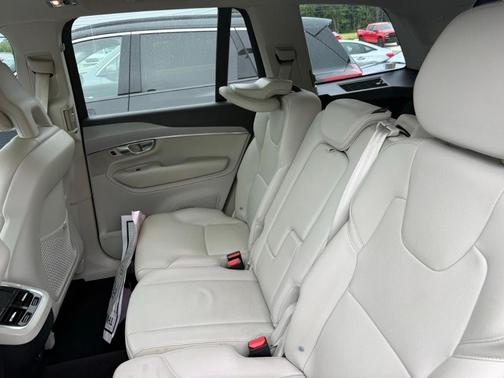 Onyx Black Metallic 2021 Volvo XC90 T5 Momentum 7 Passenger