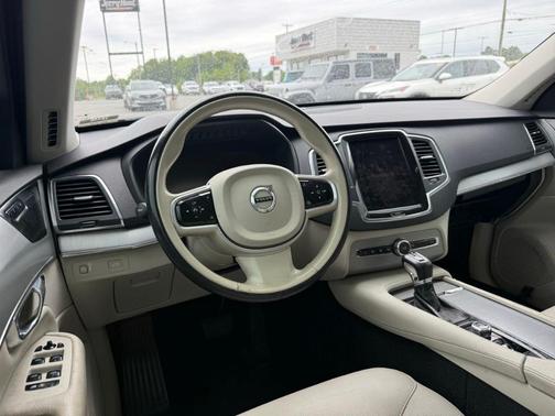 Onyx Black Metallic 2021 Volvo XC90 T5 Momentum 7 Passenger