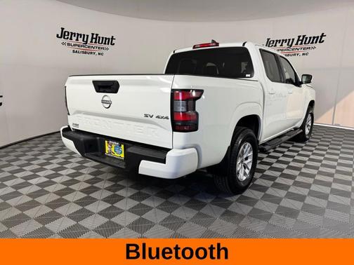Glacier White 2024 Nissan Frontier SV