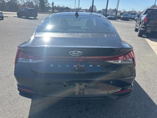 2022 Hyundai ELANTRA SEL