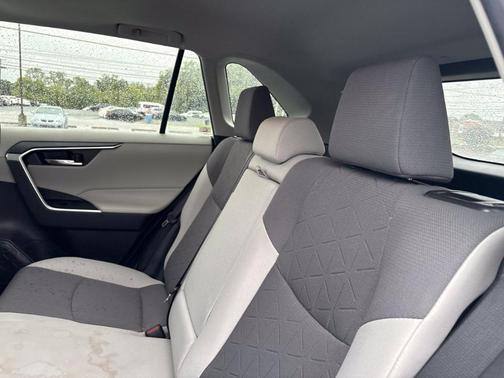 Super White 2019 Toyota RAV4 XLE