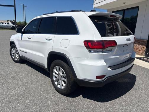 Bright White Clearcoat 2021 Jeep Grand Cherokee Laredo E
