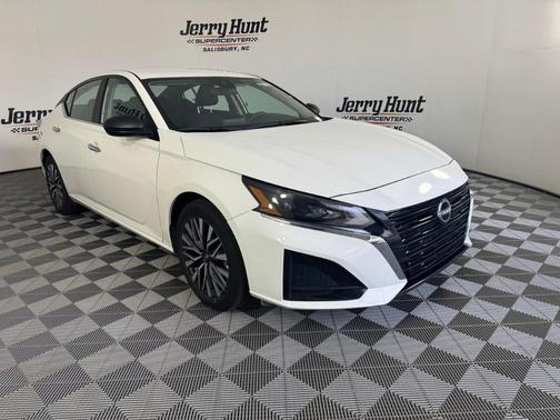 Glacier White 2025 Nissan Altima SV