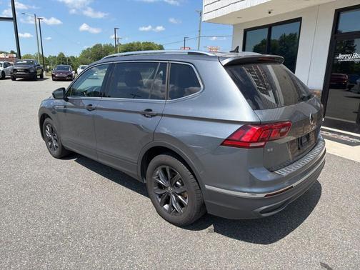 Platinum Gray Metallic 2023 Volkswagen Tiguan 2.0T SE