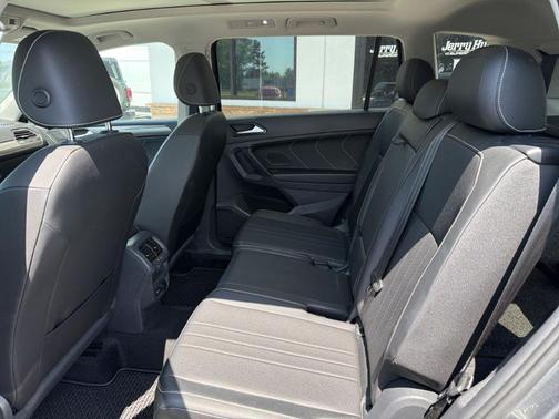 Platinum Gray Metallic 2023 Volkswagen Tiguan 2.0T SE