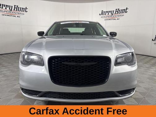 2021 Chrysler 300 Touring