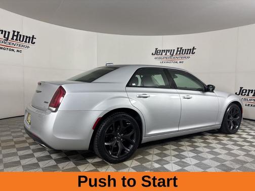 2021 Chrysler 300 Touring