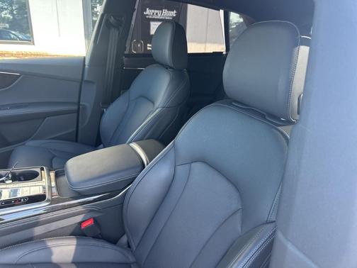 2025 Audi Q8 55 Premium
