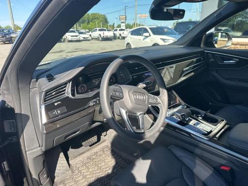 2025 Audi Q8 55 Premium