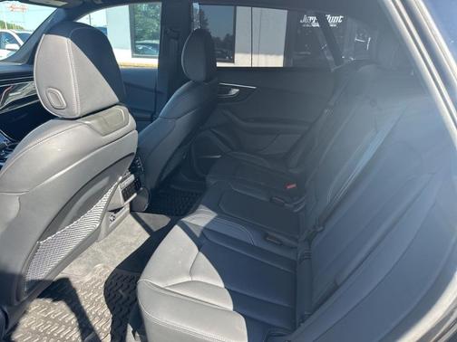 2025 Audi Q8 55 Premium