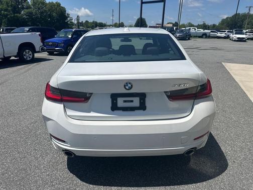 2024 BMW 330 i