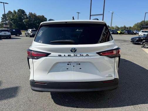 2022 Toyota Sienna XLE