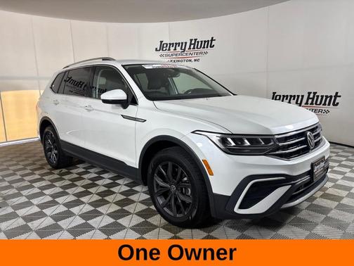 Opal White Pearl Effect 2023 Volkswagen Tiguan 2.0T SE