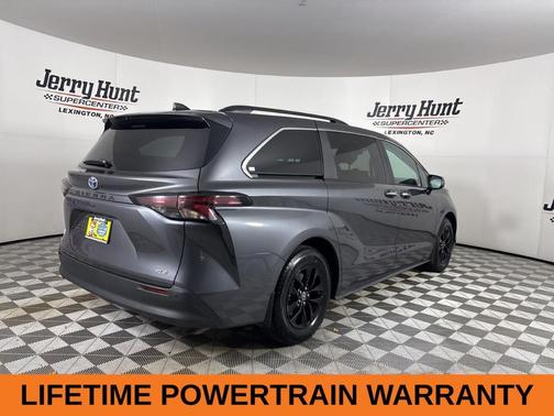 2025 Toyota Sienna XLE