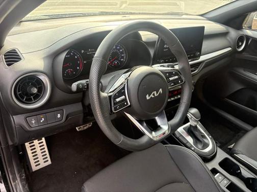 Aurora Black Pearl 2024 Kia Forte GT-Line