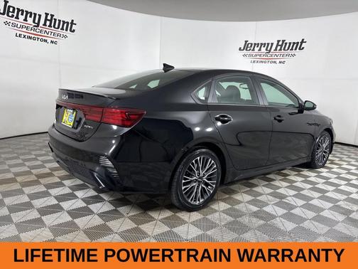 Aurora Black Pearl 2024 Kia Forte GT-Line