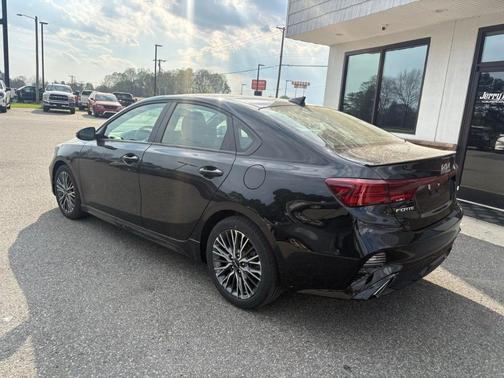 Aurora Black Pearl 2024 Kia Forte GT-Line