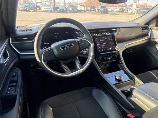 2024 Jeep Grand Cherokee L Laredo