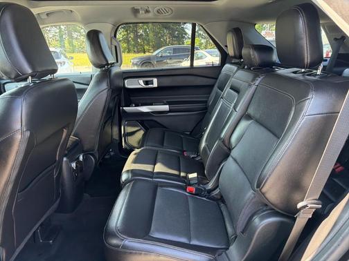 Black Metallic 2022 Ford Explorer Limited