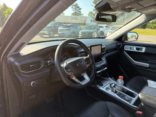 Black Metallic 2022 Ford Explorer Limited