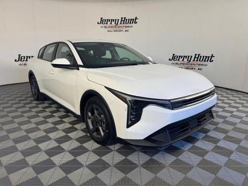 Snow White Pearl 2025 Kia K4