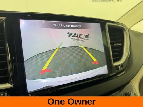 2023 Chrysler Pacifica Touring-L