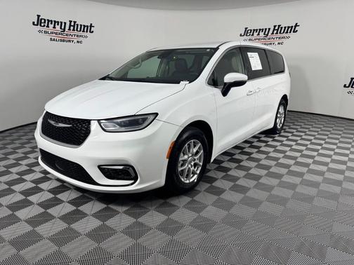 2023 Chrysler Pacifica Touring-L