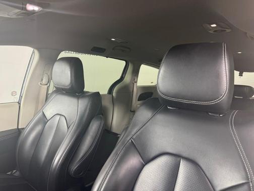 2023 Chrysler Pacifica Touring-L