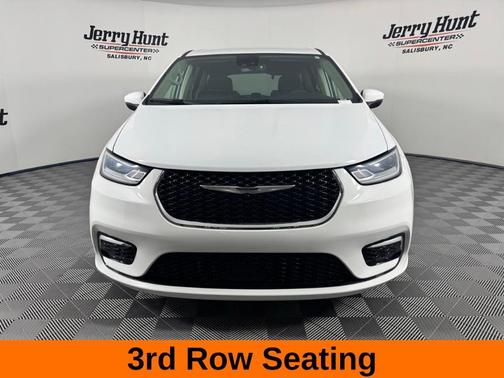 2023 Chrysler Pacifica Touring-L