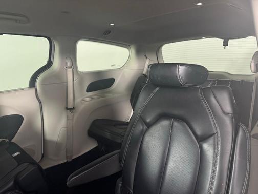 2023 Chrysler Pacifica Touring-L