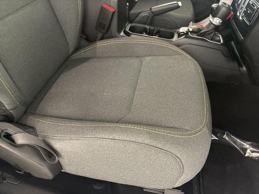 Bright White Clearcoat 2024 Jeep Wrangler Sport