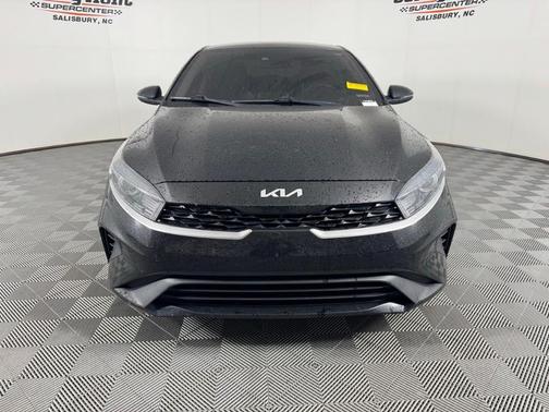 Aurora Black Pearl 2023 Kia Forte LXS