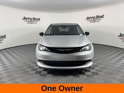 2024 Chrysler Voyager LX