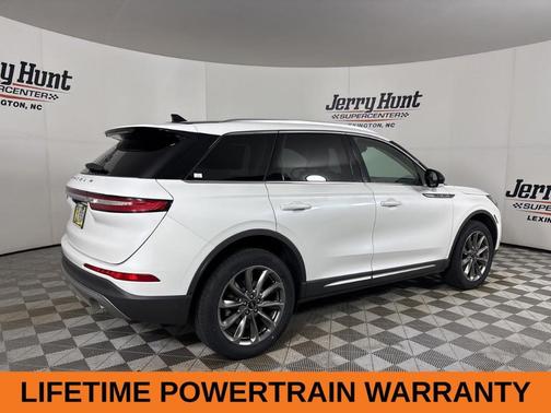 White Metallic 2022 Lincoln Corsair Standard
